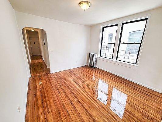 4th image of 1250 Morris Ave #5E