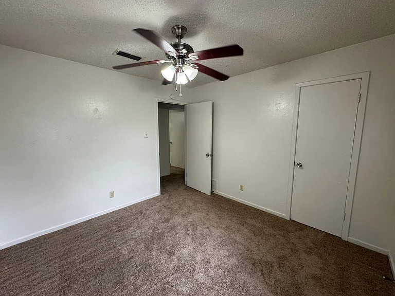 1409 Gardenia Ave — Photo 13