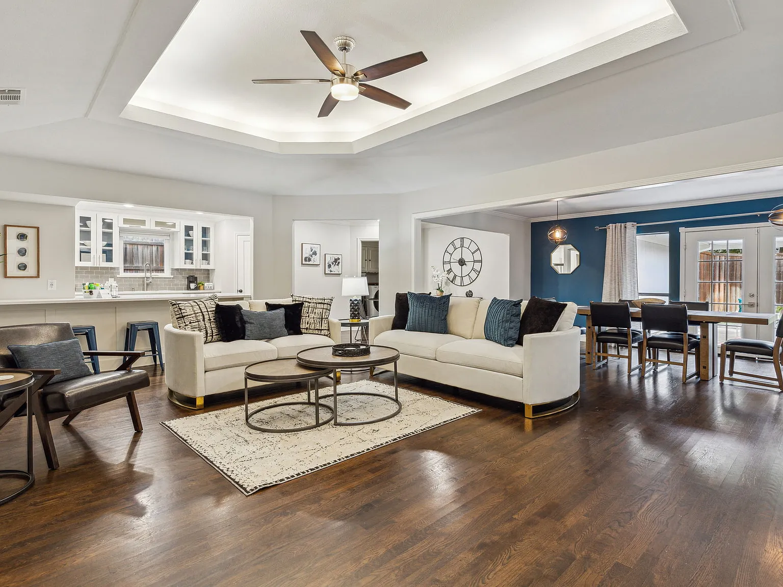 4 bed, 2.5 bath, 2640 sqft, $9,558 — Photo 3