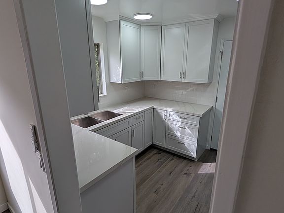 3rd image of 1043 Pacific St #2