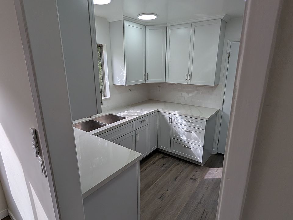 1st image of 1043 Pacific St #2
