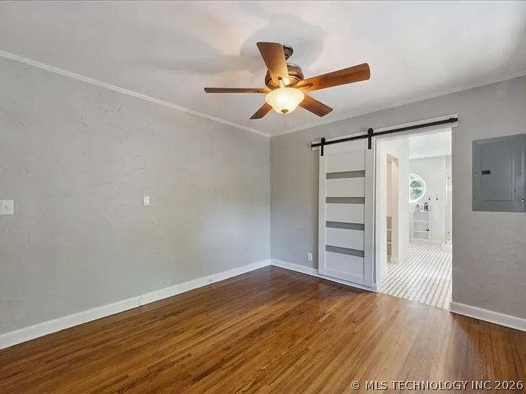 2704 E 13th St — Photo 15