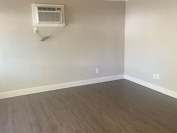 4th image of 705-707-709 Mormon St #705C