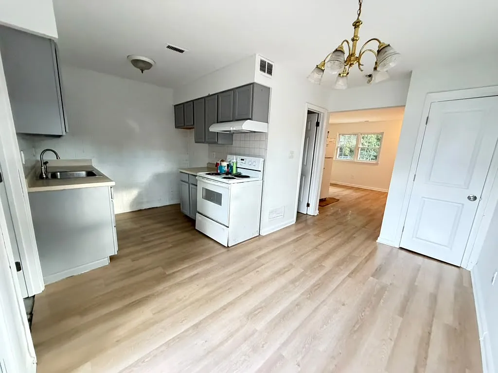 2 bed, 1.5 bath, 930 sqft, $2,490 — Photo 3