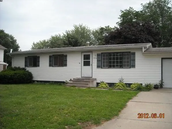 1216 D St, Aurora, NE 68818
