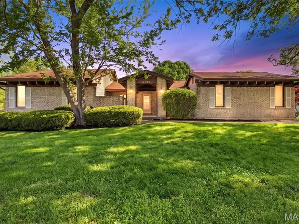 16083 Meadow Oak Dr, Chesterfield, MO 63017