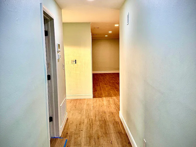 1423 Embassy Dr — Photo 14