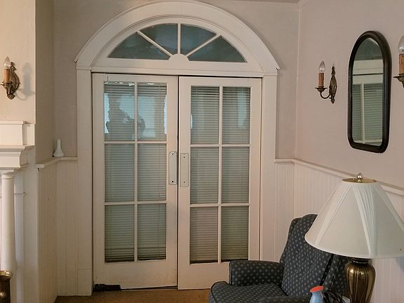 5th image of 816 Jackson St
