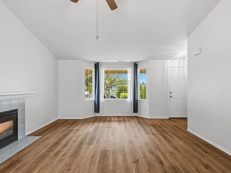 313 S Nectarine St — Photo 10
