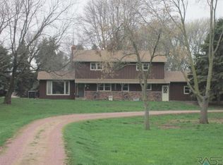 120 W 4th St, Crooks, SD 57020