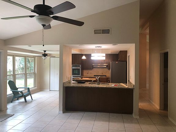 3rd image of 16614 Willow Run St