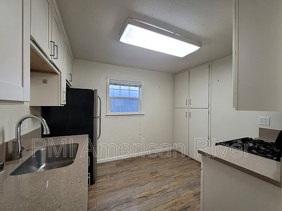 2nd image of 2525 J St APT A