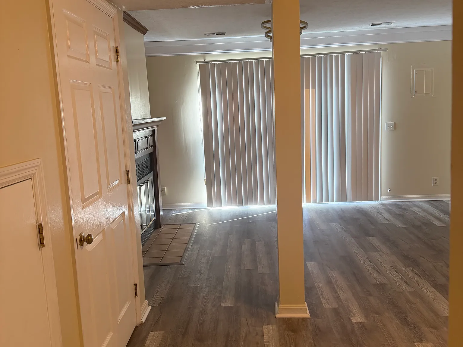 2 bed, 1.5 bath, 1300 sqft, $1,595 — Photo 3
