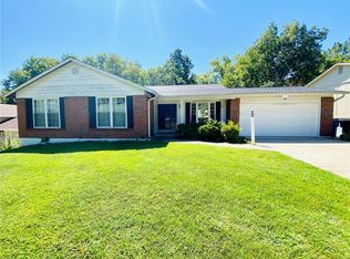 6 Raintree Dr, Saint Peters, MO 63376