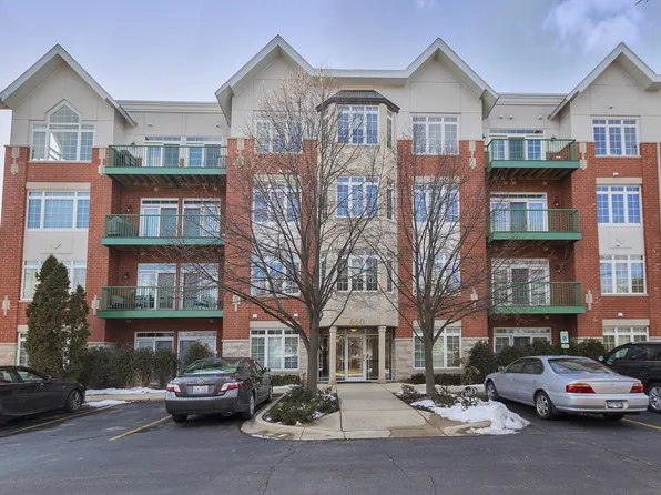 640 McHenry Rd #2-301, Wheeling, IL 60090
