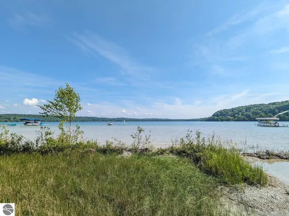 366 E Sugar Bay Ln, Cedar, MI 49621