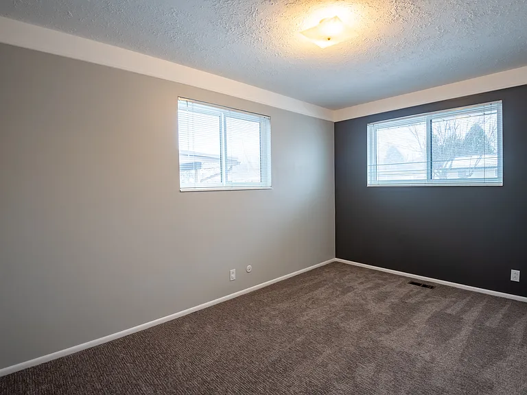 1692 S 550 W — Photo 11