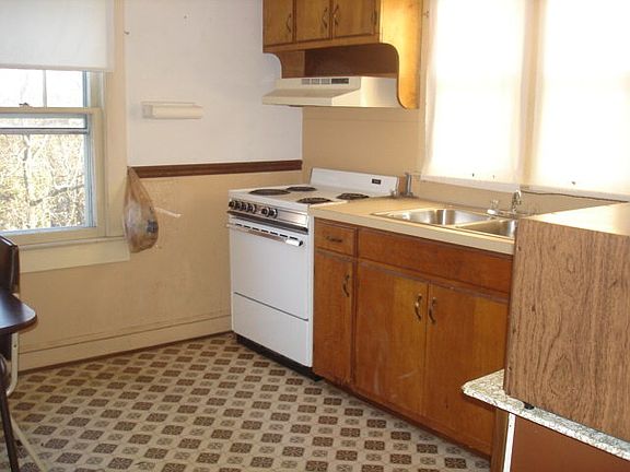 3rd image of 1787 Trenthill Dr
