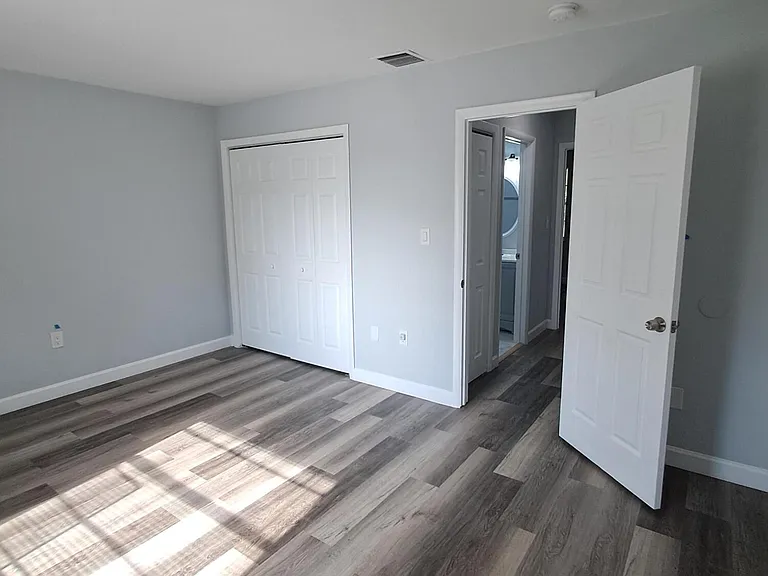622 S 11th St — Photo 15