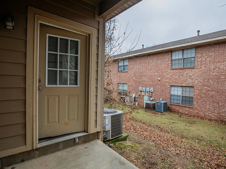 786 W Breeze Cv — Photo 18
