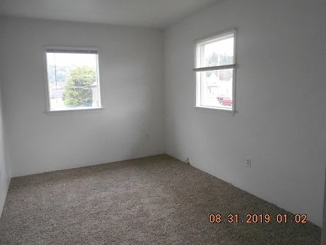 313 N E St — Photo 16