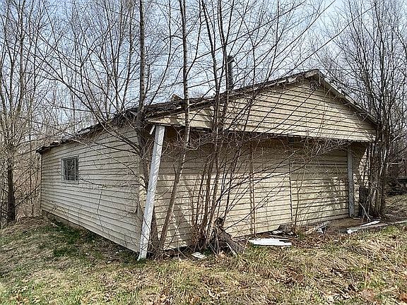 2nd image of 128 E Wood St