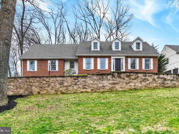 106 W Crestlyn Dr, York, PA 17402