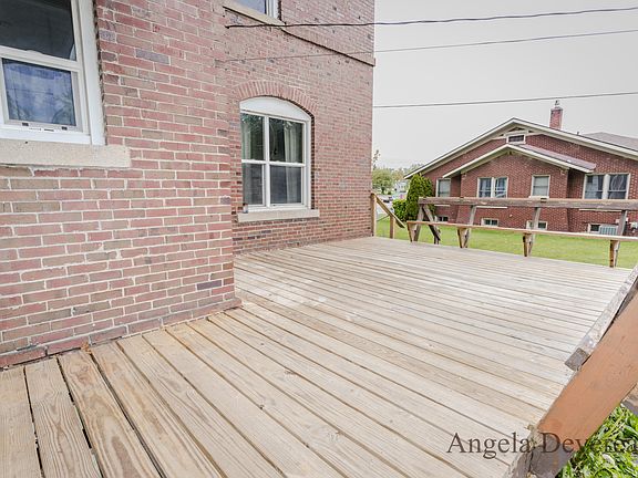 5th image of 110 E Main St