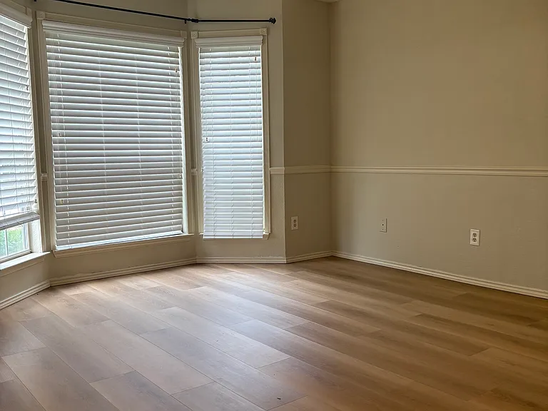 633 Raintree Cir — Photo 7