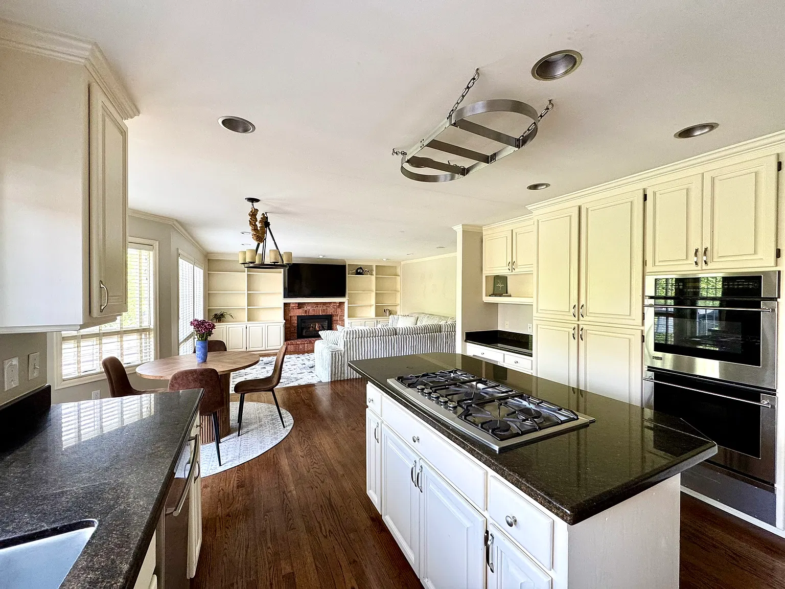 3 bed, 2850 sqft, $4,500 — Photo 3