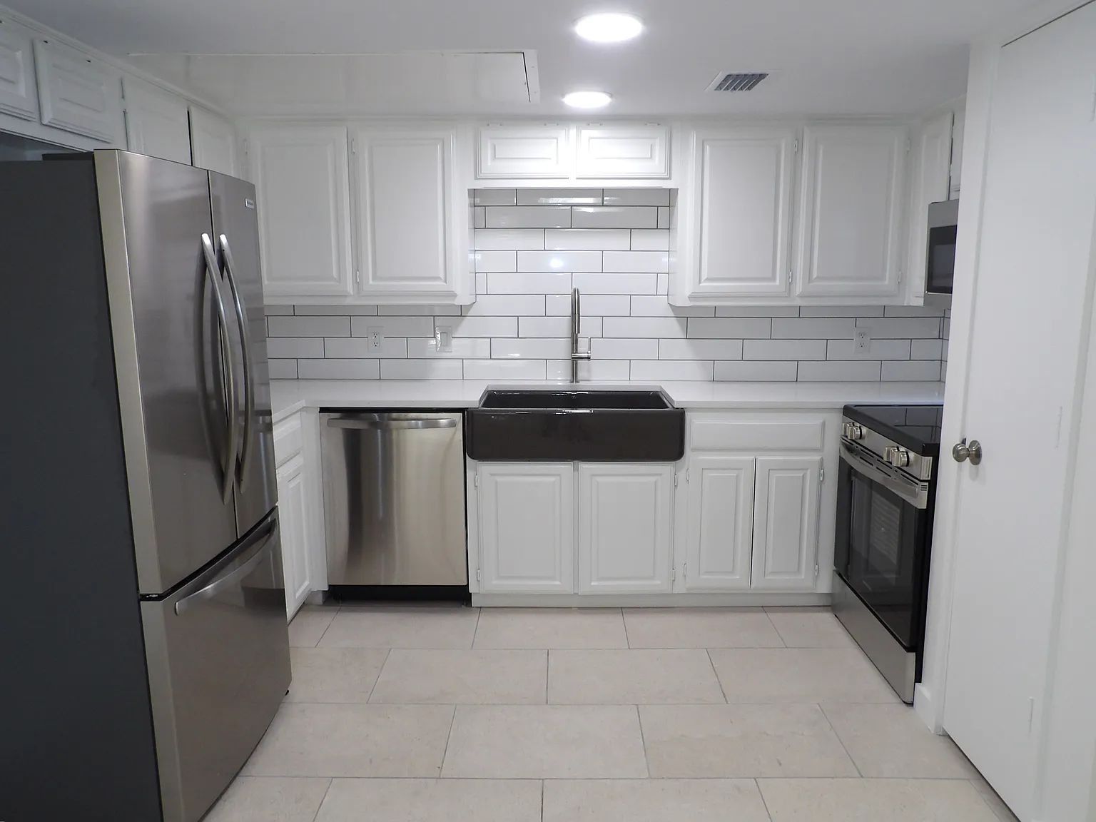 2 bed, 2.5 bath, 1242 sqft, $3,395 — Photo 2