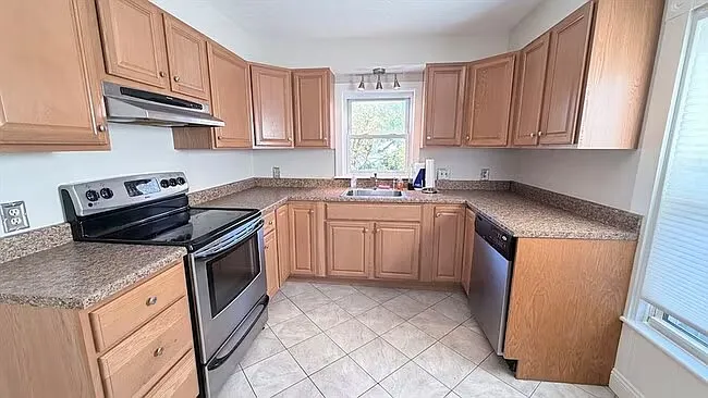 3 bed, 1076 sqft, $3,000 — Photo 3