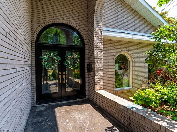 2nd image of 267 Memorial Dr