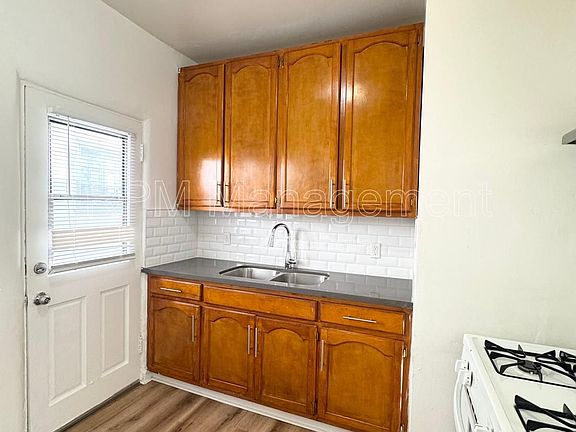 4th image of 806 N Poinsettia Pl #4/5