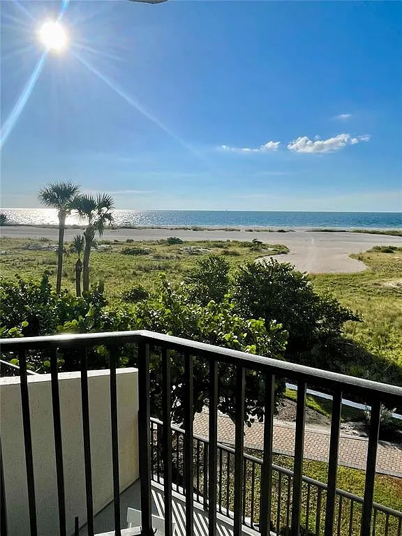 2 bed, 2.0 bath, 1464 sqft, $6,500 — Photo 3