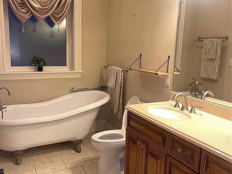 5751 De Giverville Ave — Photo 4