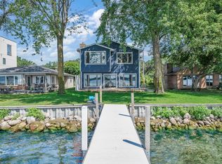 2209 Lakeshore Dr, Milford, IA 51351