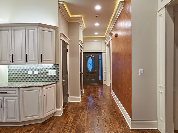 4th image of 9630 Normandy Ave