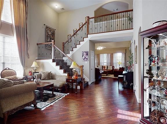 5th image of 9001 Woodway Dr