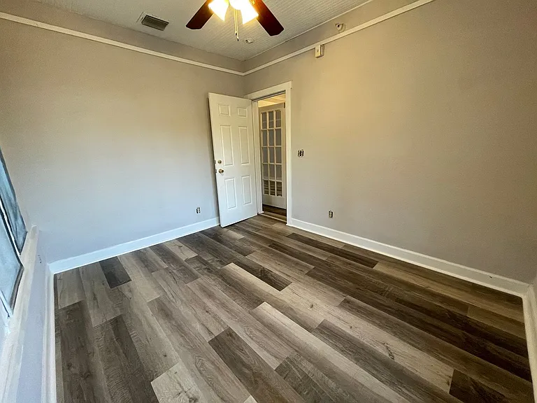 B 309 Brevard — Photo 16
