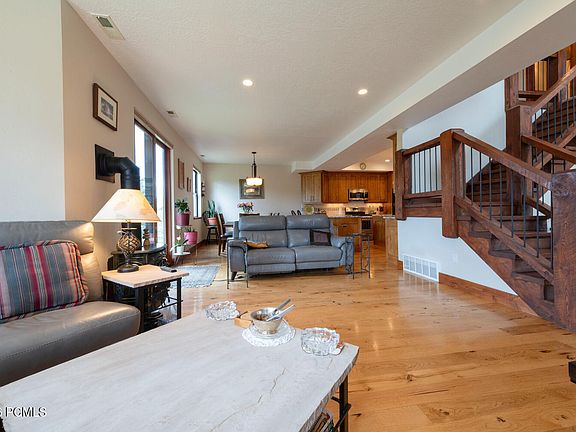 5th image of 255 Starview Dr