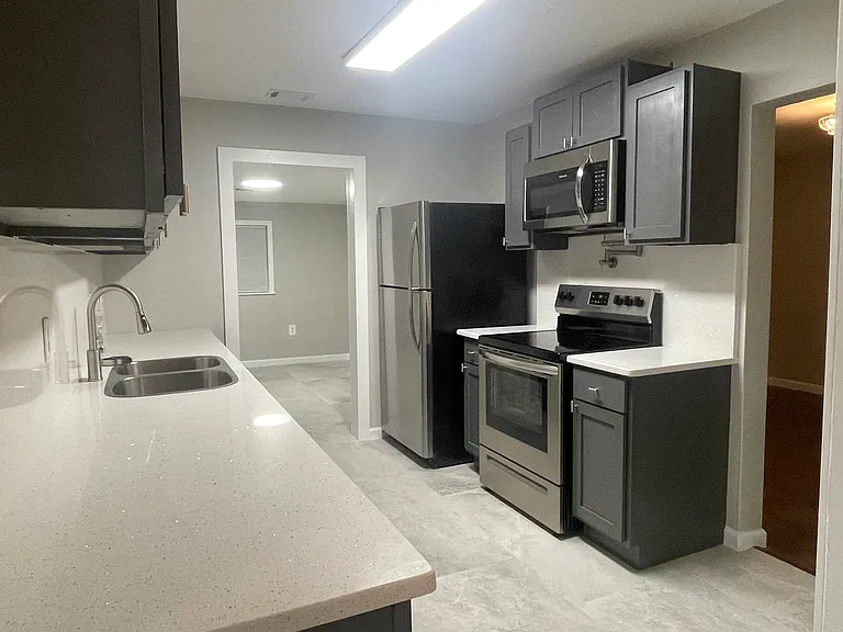 1209 McArthur Dr — Photo 5