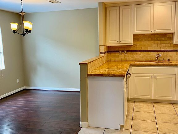 4th image of 3223 Royal Oaks Dr #5