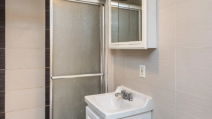 Rented by Nooklyn NYC LLC | media 4