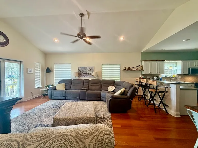 53 Maple St — Photo 3