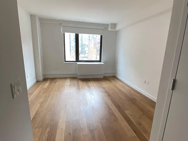 445 W 35th St #4N — Photo 5