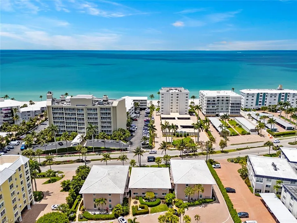 1910 Gulf Shore Blvd N #104