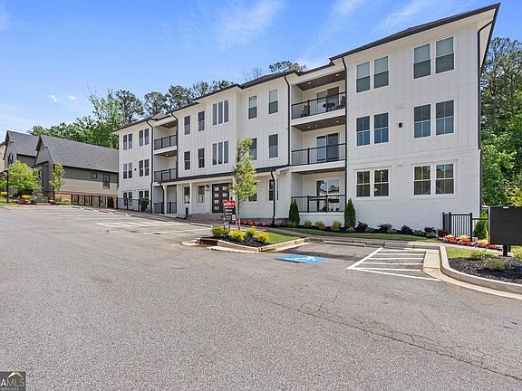 3rd image of 1050 Blair Ln #101