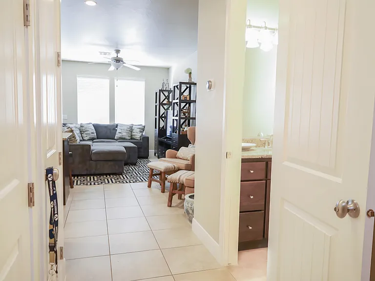 E Torrey Pines Dr — Photo 23