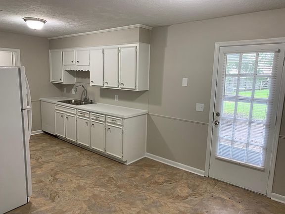 5th image of 226 Cedarwood Dr